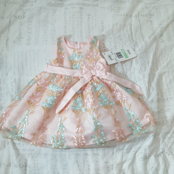 New 4pc Pink formal baby girl dress and sandals - Picture 2 of 8